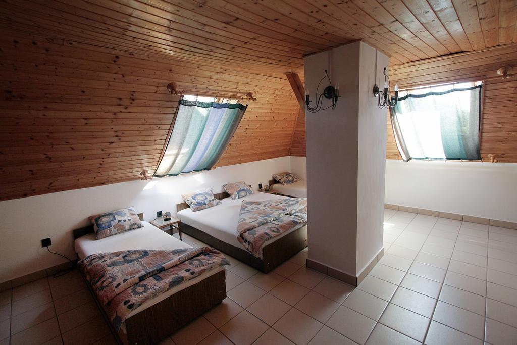 Voeroesko Apartmanhaz Révfülöp Pokoj fotografie