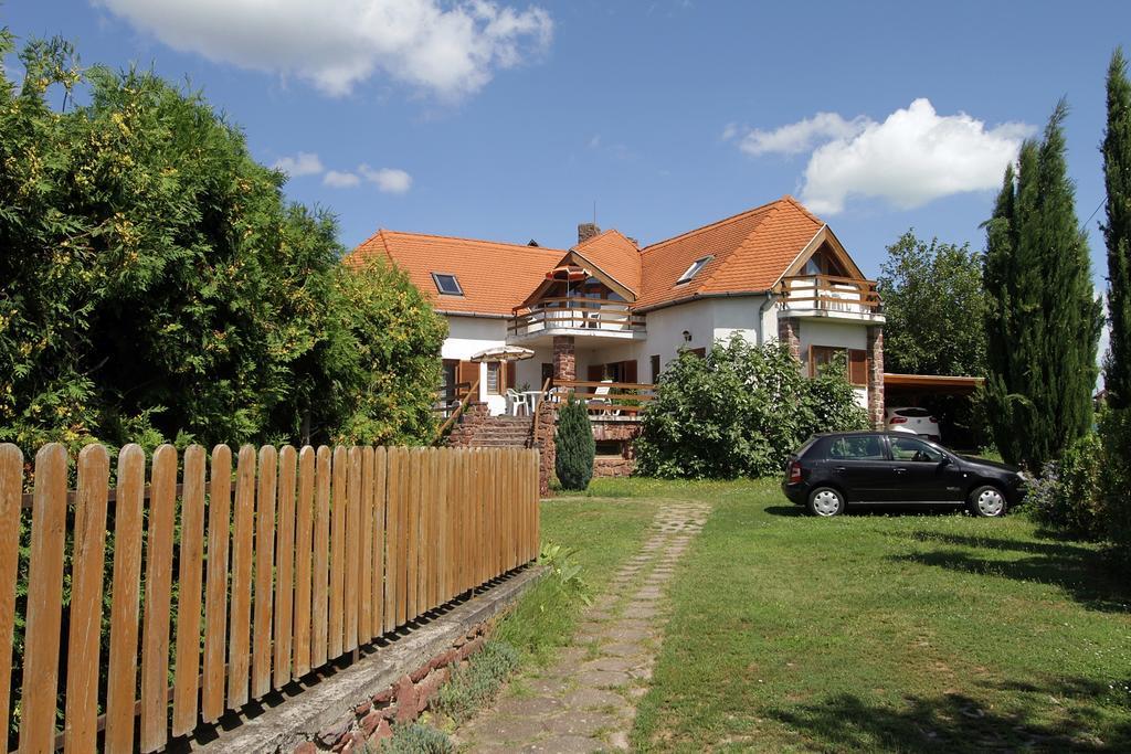 Voeroesko Apartmanhaz Révfülöp Exteriér fotografie
