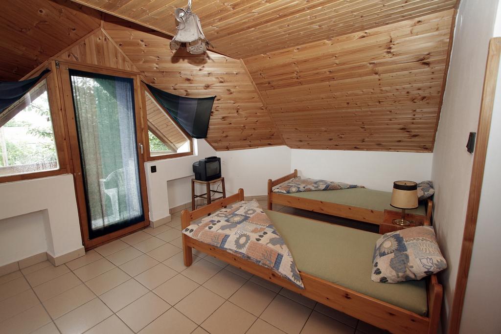 Voeroesko Apartmanhaz Révfülöp Pokoj fotografie