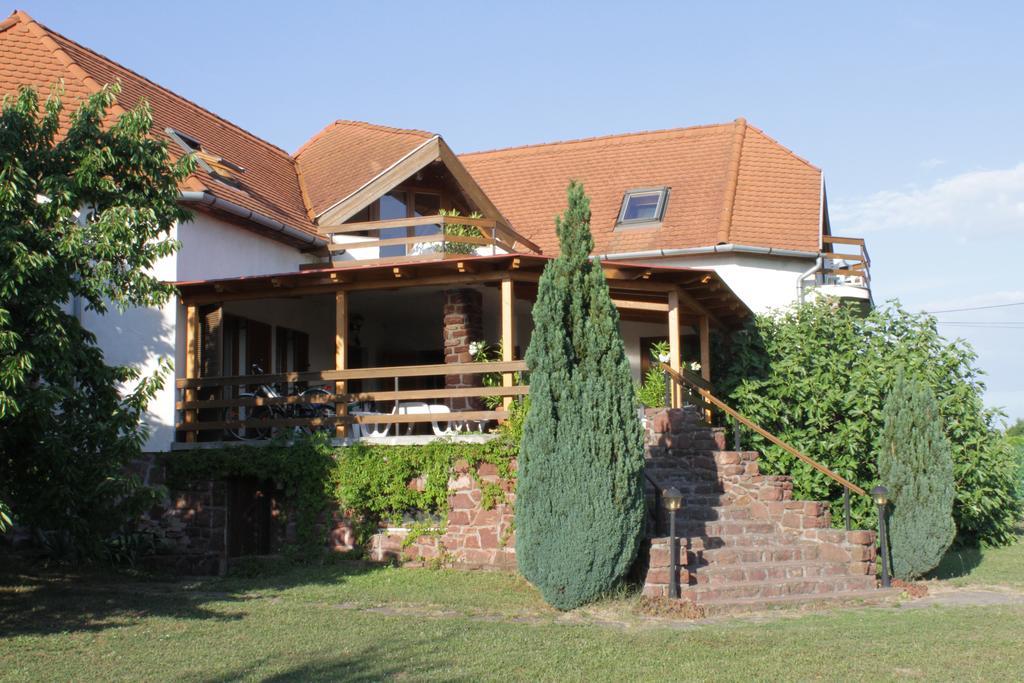 Voeroesko Apartmanhaz Révfülöp Exteriér fotografie